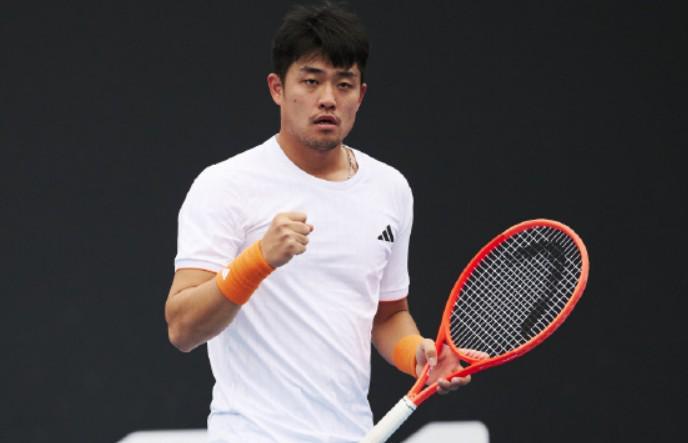 世界杯官方直播软件下载-直落两盘横扫！吴易昺澳网资格赛再胜一场，重返正赛一步之遥