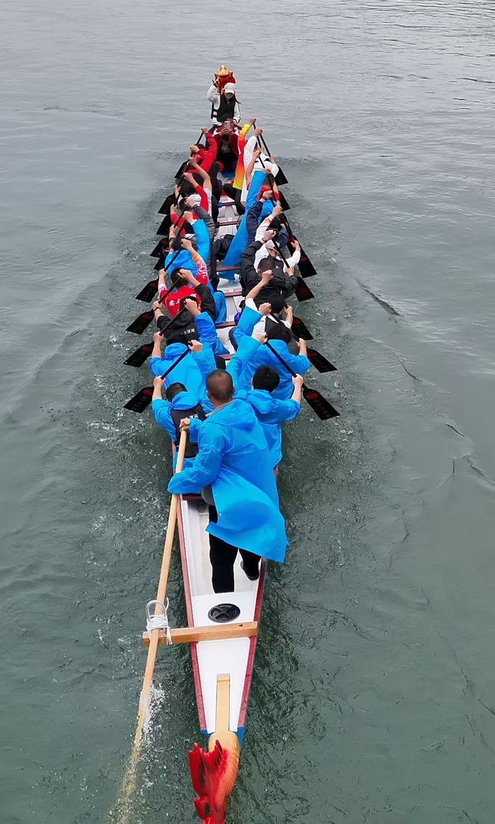 世界杯官方直播软件下载-衡阳一女村干部加入“龙超”队担任鼓手：想当好定海神针，用行动证明女子能顶半边天|龙舟|衡阳市|湖南省|洣河村|霞流镇_新浪体育_新浪新闻