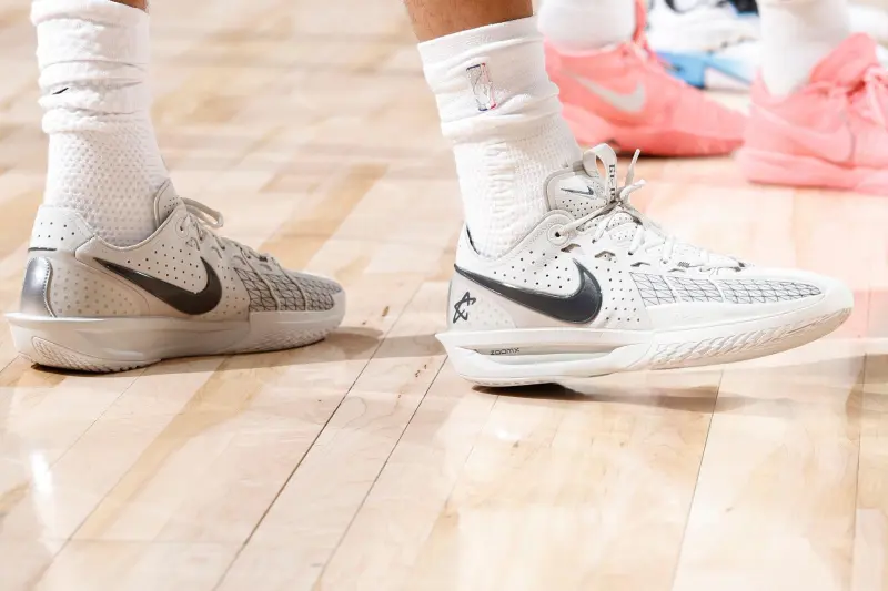 世界杯赛事直播app下载最新版-坎宁安穿着Cut3迎来复出，得到13分5篮板10助攻